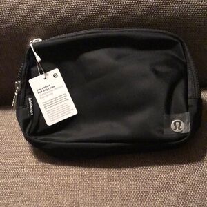 BRAND NEW - Lululemon Athletica Large Black Belt Bag with Water-Resistant Fabric